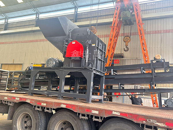 800型破碎機裝車發貨