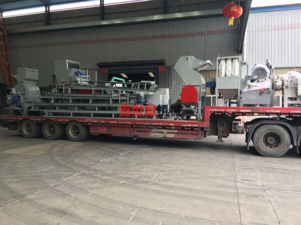 廢舊輪胎粉碎橡膠顆粒設備