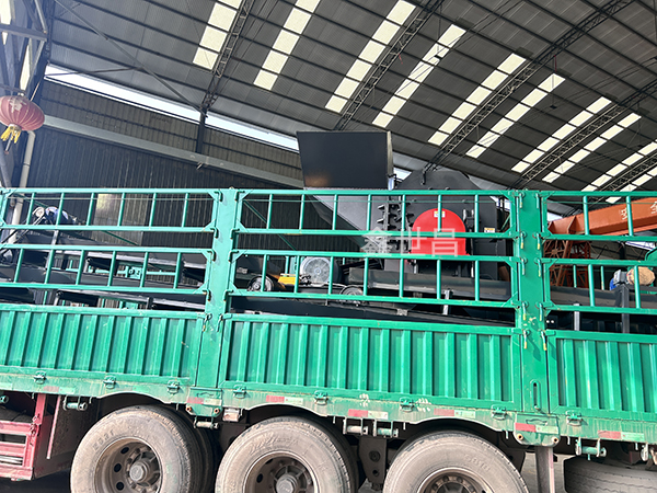 1000型花盒破碎機發貨現場