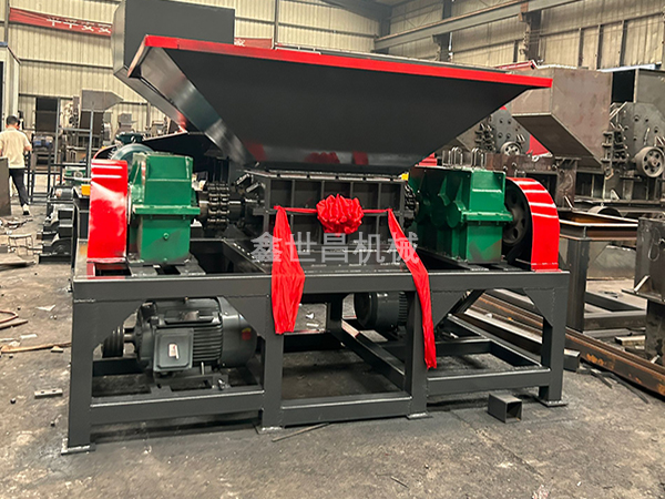 800型撕碎機+800型破碎機發貨現場