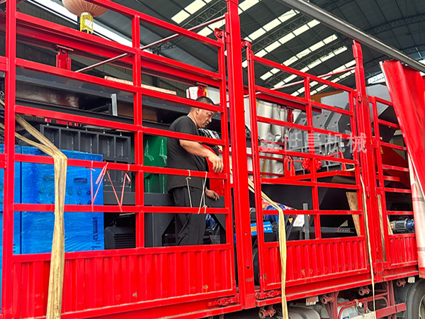 800型撕碎機+800型破碎機發貨現場