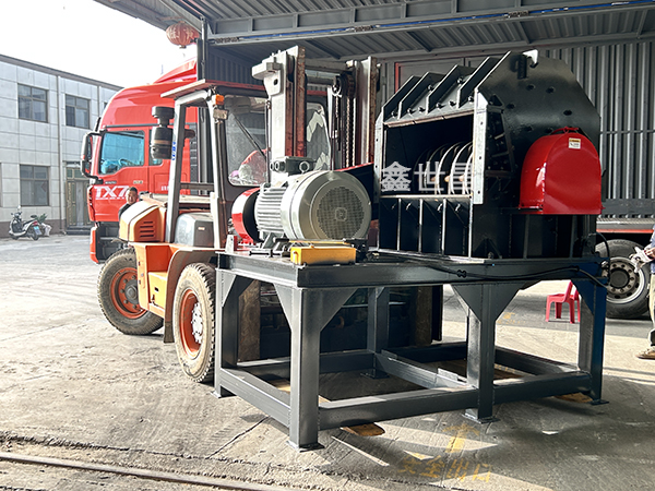 1000型花盒破碎機發貨