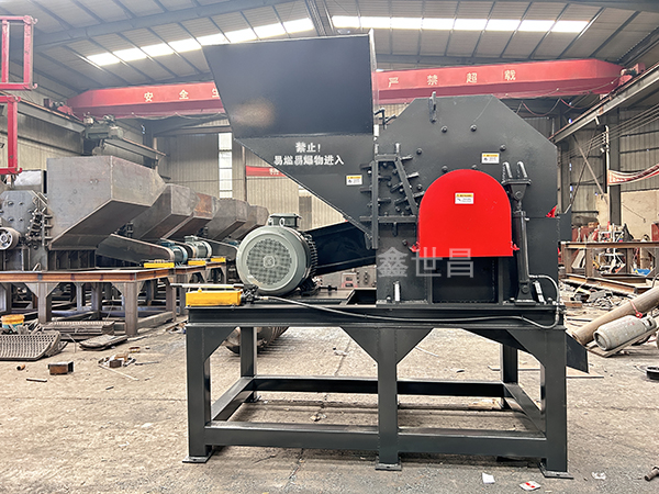 1000型破碎機裝車發貨